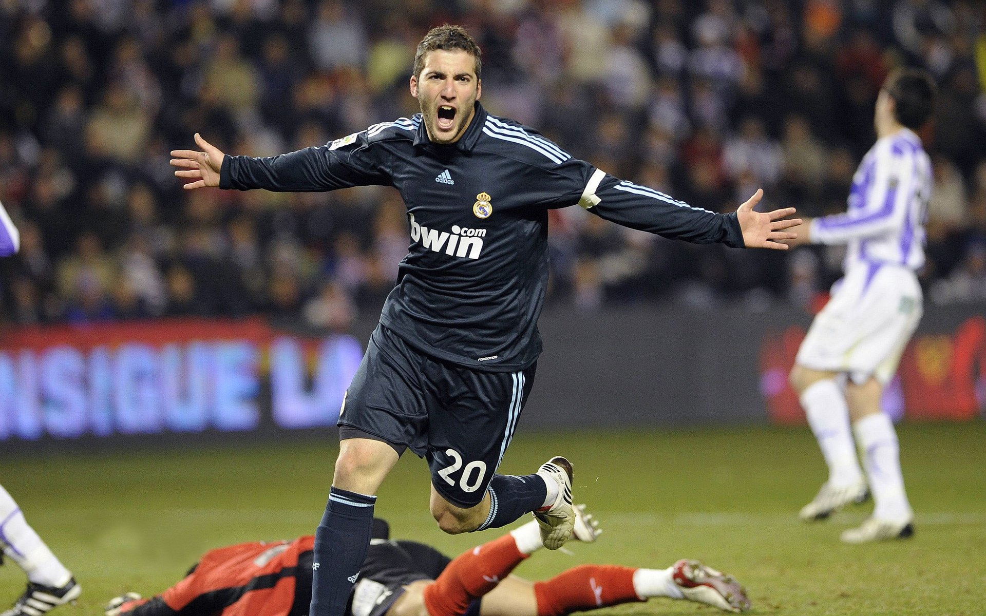 开云体育官网-塞维利亚对阵卡塔尔，弗拉霍维奇在错位时空中打出生涯之夜  第2张