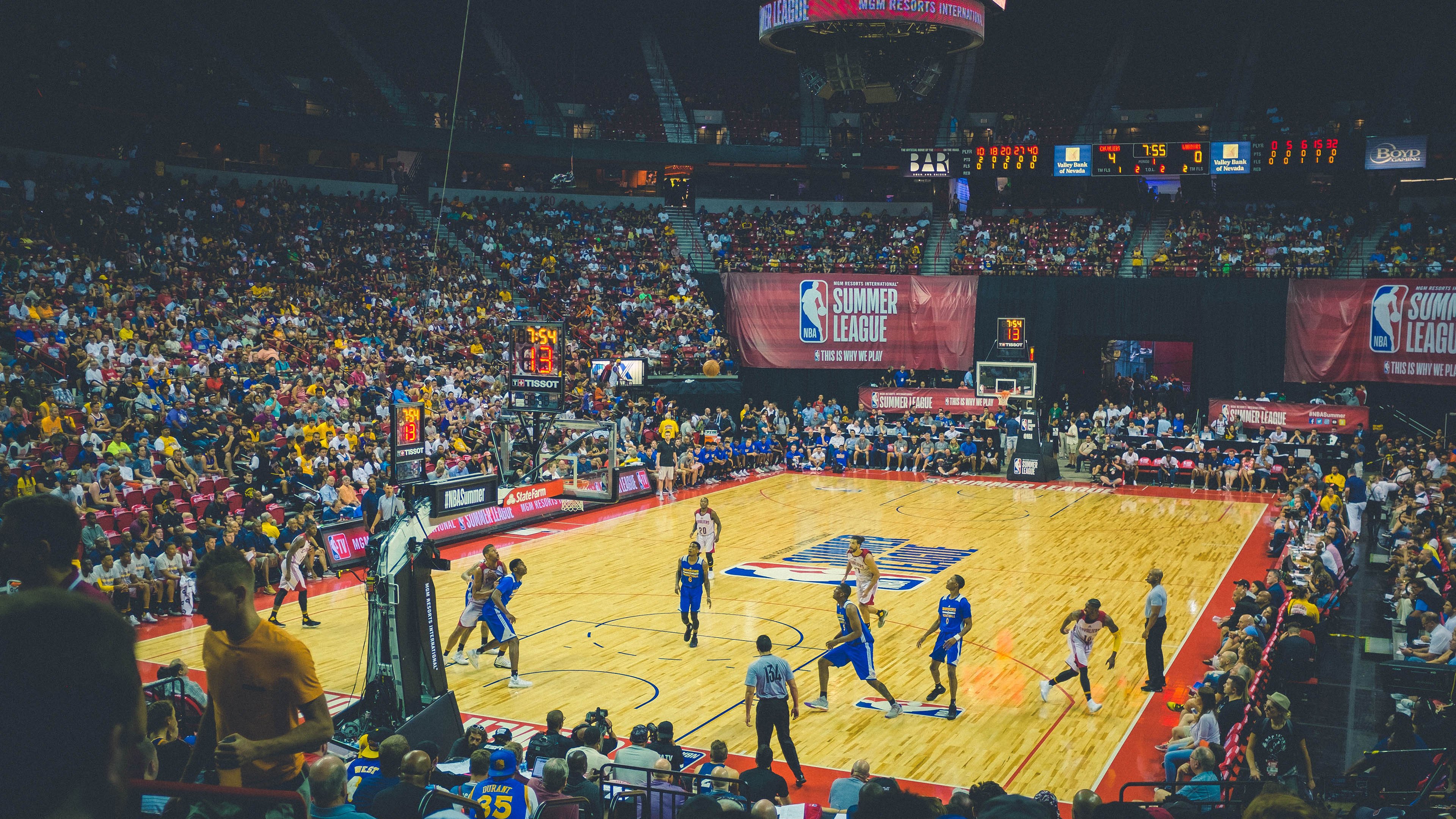 开云体育官网-F1年度争冠之夜，伊萨克如何成为攻防转换的核心  第2张